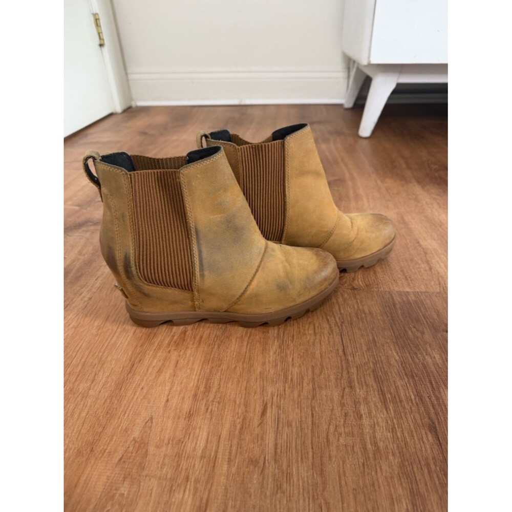 Sorel Joan of Arctic Wedge II Chelsea Boots Size 8